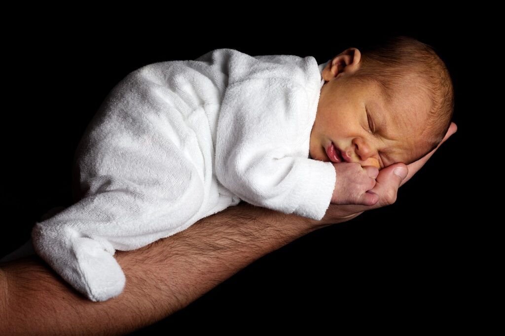 Slapen met een pasgeboren baby: tips voor nachtrust